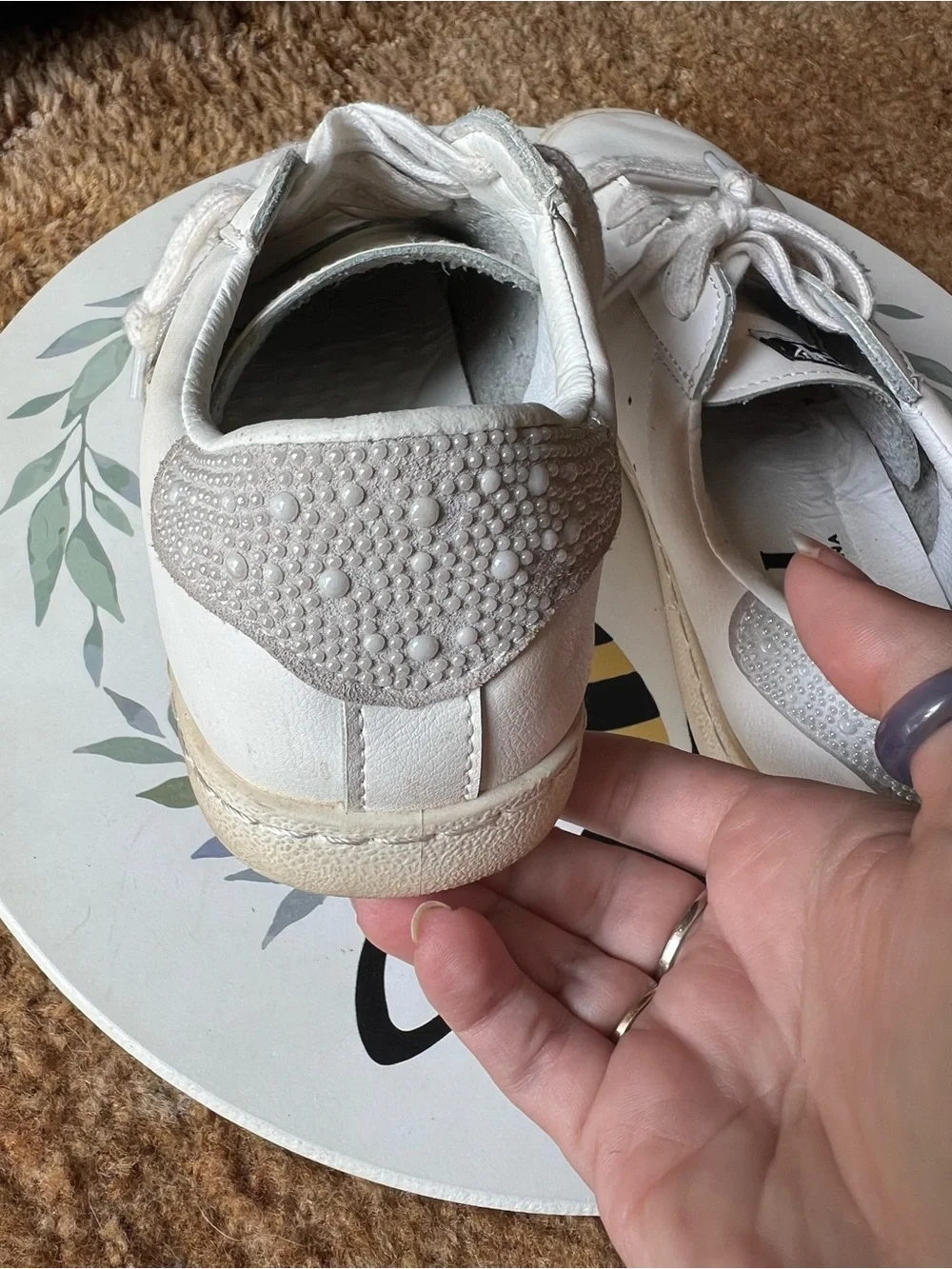 Woman’s VINTAGE HAVANA Carla Sneaker white Pearl Star size 7.